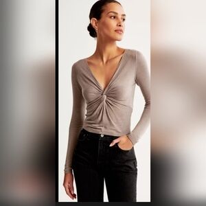 Aberceombie & Fitch SEALED! NWT! V-Neck Twist Drsped Top in Brown. Sz Sm. R2S!!